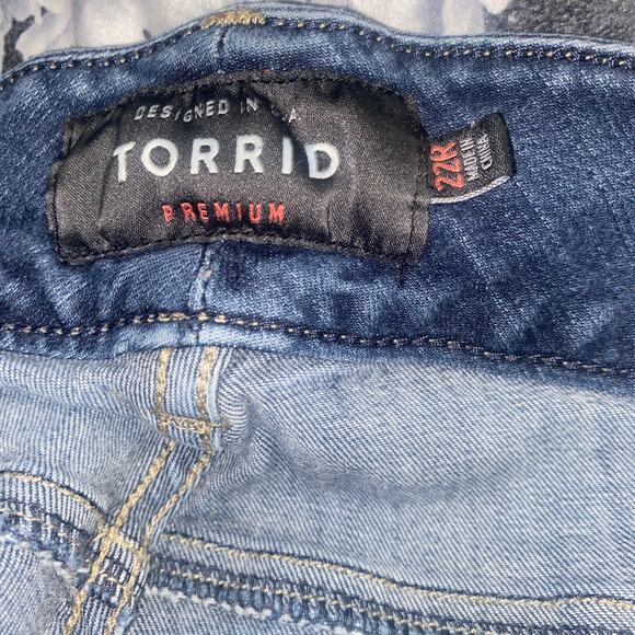Torrid Medium Wash Blue Distressed Denim Stretch Jegging Jeans Women's Size 22 - Picture 5 of 7